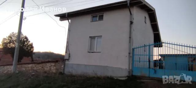 Двуетажна къща в с. Крепост, снимка 2 - Къщи - 49108215