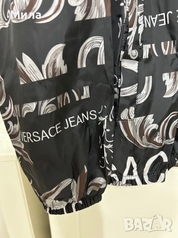 стилна тънка ветровка Versace Jeans, снимка 2 - Якета - 42318109