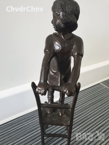 28см-2кг Juan Clara бронзова скулптура/фигура на дете върху стол/испанска статуетка, снимка 2 - Статуетки - 53654623