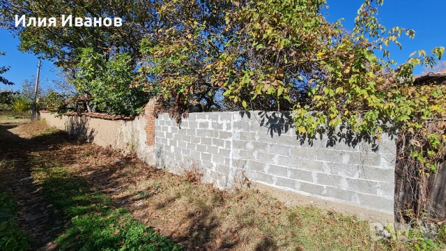 Продава КЪЩА с двор, снимка 8 - Къщи - 52005277