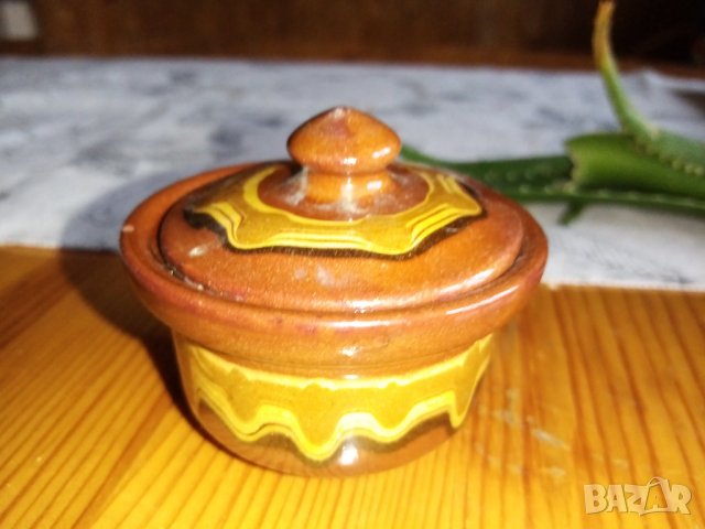 Керамична съд с капак за подправки, талар, снимка 1