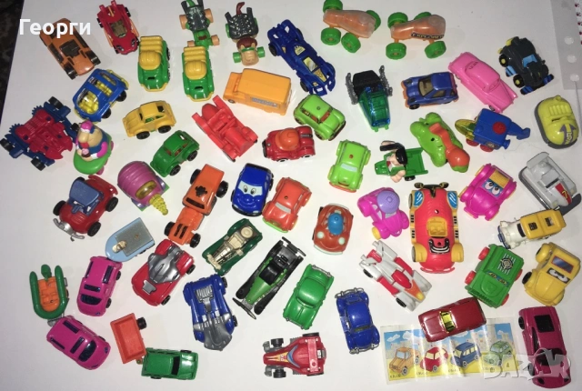 Kinder колички, самолети, хеликоптер, влакове, кораби, лодки и превозни средства от Италия Киндер.