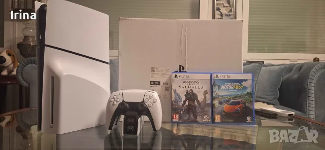 PS5 Slim (версия с дисково устройство), почти неизползвана, с 2 оригинални контролера и още