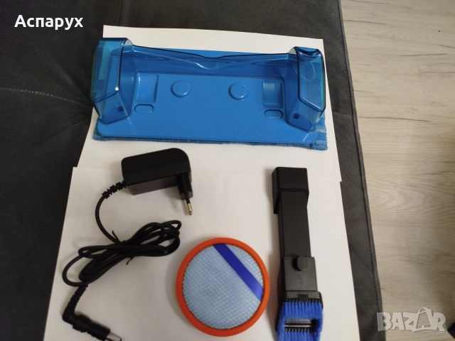 Зарядно, филтър, приставка за мокро почистване моп, приставка за ъгли и мебели и кърпа за моп FC6408