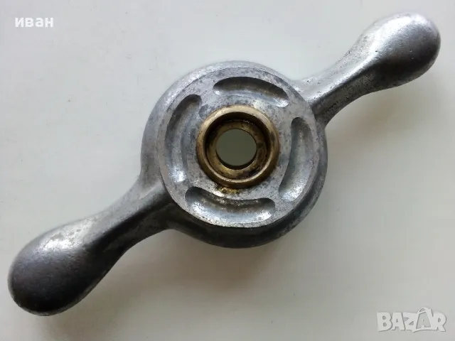 Затварачка за буркани и шишета.