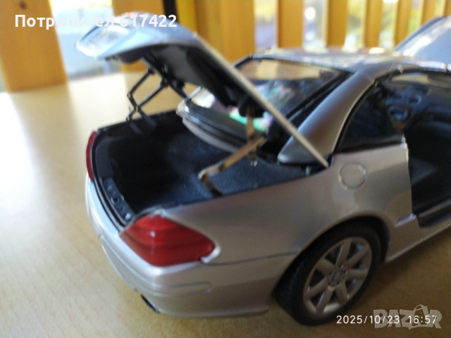 1:18 Метален модел на Mercedes-Benz SL , R230, Minichamps, снимка 16 - Колекции - 52166835
