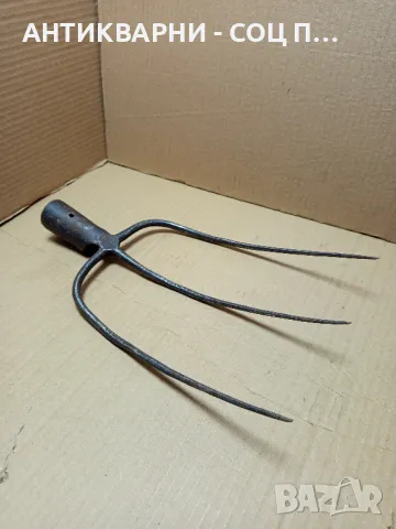 Соц Стара Ръчно Кована Три Рога Вила За Сено., снимка 3 - Антикварни и старинни предмети - 49261837