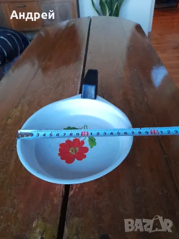 Стар емайлиран омлетен тиган,тиганче #13, снимка 4 - Други ценни предмети - 48615671