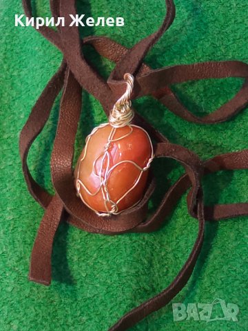 КРАСИВ ВИНТИДЖ - АРТ МЕДАЛЬОН НАТУРАЛЕН КАМЪК КАРНЕОЛ с ШНУРЧЕ от ВЕЛУР 21372