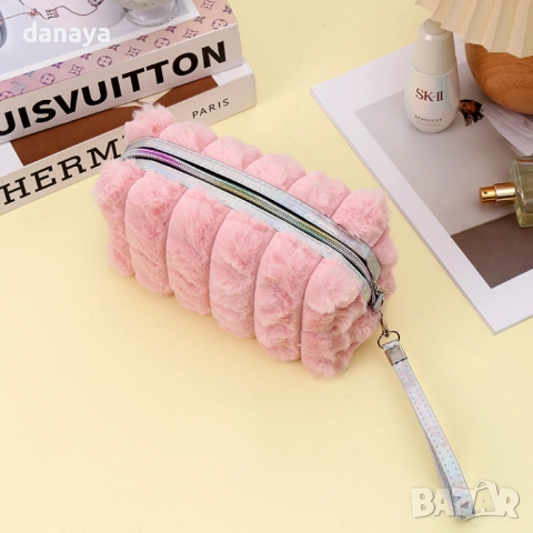5982 Пухкав несесер за козметика и грим мека чантичка с цип и дръжка