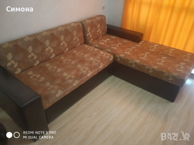 Разтегателен ъглов диван за хол