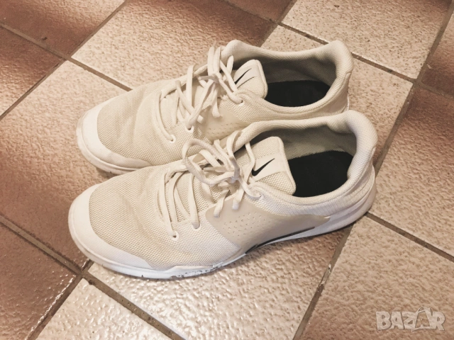 Nike Arrowz 45.5 – бели, леки и удобни, отлично състояние, топ цена, снимка 5 - Маратонки - 53655937
