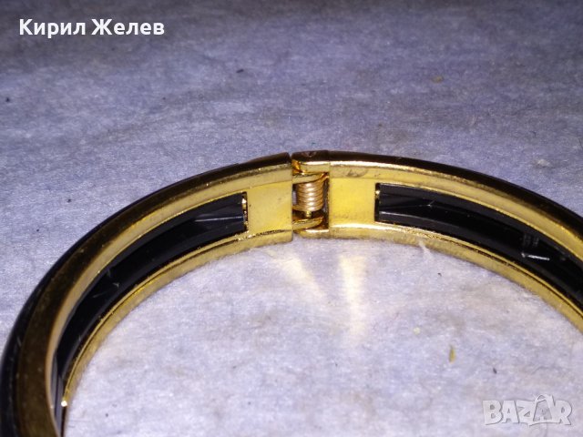 СТИЛНА МОДНА ДИЗАЙНЕРСКА ЗЛАТИСТА АРТ ГРИВНА СТОМАНЕНА РЪЧНО РИСУВАНА 38317, снимка 8 - Гривни - 41145804