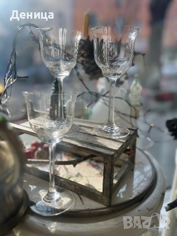 Грация за трима❤️  Класически дизайн с леко отворен ръб, напомнят за лале. Вертикални  нарези