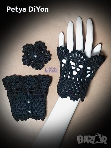 Комплект ръчно плетени маншети от дантела и брошка в черно