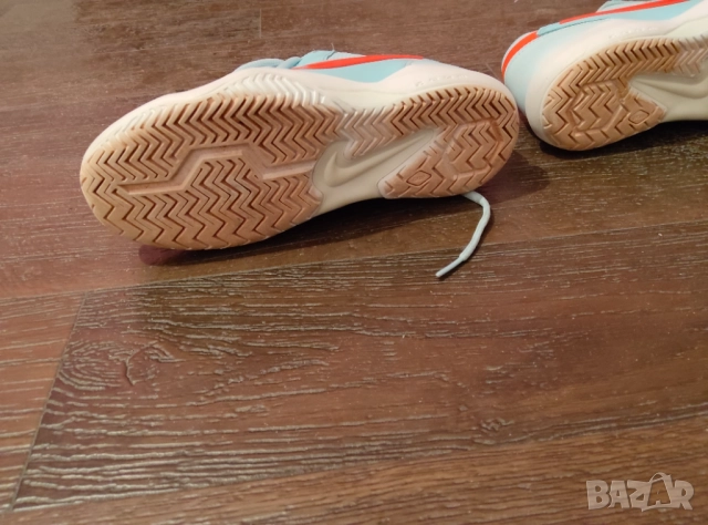 Оригинални тенис маратонки Nike Air Zoom Resistance 37,5, снимка 12 - Маратонки - 52976408