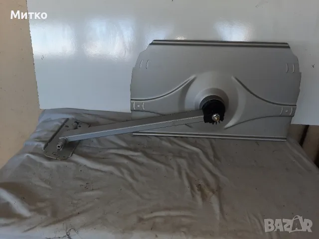 Метална стенна стойка за телевизор с кинескоп, снимка 4 - Други стоки за дома - 50267566