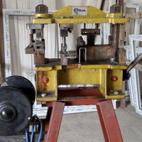 Механична преса за алуминиева дограма , снимка 1 - Други машини и части - 44517192