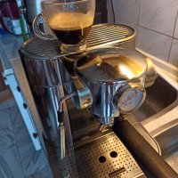 Кафемашина Триза иноксова с ръкохватка с крема диск, работи перфектно и прави страхотно кафе , снимка 2 - Кафемашини - 41754157