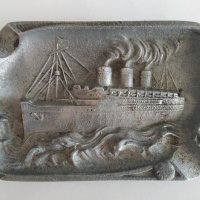 Стар метален пепелник Титаник., снимка 1 - Антикварни и старинни предмети - 40894616