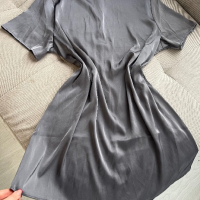 Дамска сатенена сива рокля, овърсайз, снимка 1 - Рокли - 44791077