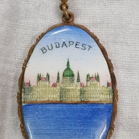 Медальон висулка с емайл Budapest, снимка 1 - Колиета, медальони, синджири - 36066212