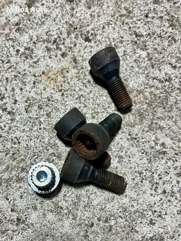 Секретни болтове БМВ BMW 3, снимка 1