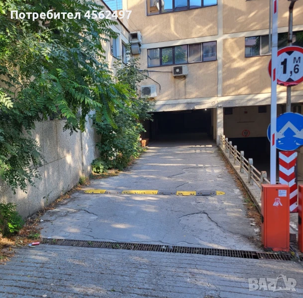 Гараж под наем срещу църквата Света Петка, снимка 1