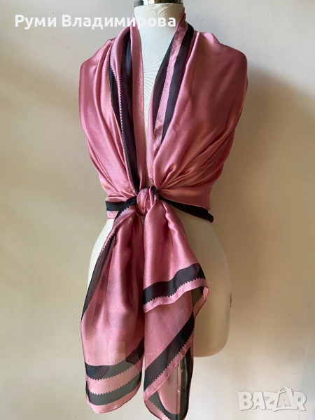 Шал в цвят пепел от рози с черен кант, снимка 1