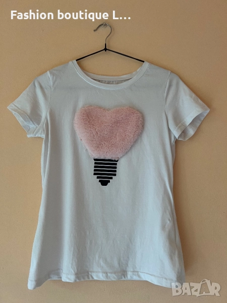 Бяла тениска с пухено розово сърце 95% памук 5% еластант S / M размер 🤍🩷🤍🩷🤍🩷🤍, снимка 1