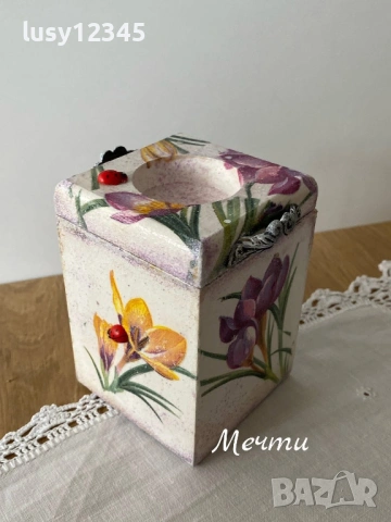 Кутия свещник-Пролетни минзухари! 💜🧡💚, снимка 2 - Декорация за дома - 53843027
