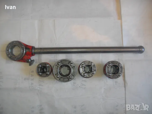 RIDGID MADE IN USA ПРОФЕСИОНАЛЕН РЕЗБОНАРЕЗЕН КОМПЛЕКТ ЗА РЕЗБИ ТРЪБИ 4ГЛАВИ ПАФТА ВИНТОРЕЗКА ПЛАШКА, снимка 3 - Други инструменти - 48048791