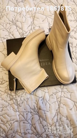 Чисто нови дамски боти