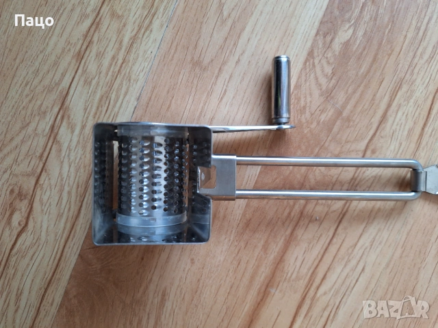 Орехомелачка  Ръчна мелничка за орехи и ядки, снимка 12 - Други - 53450560