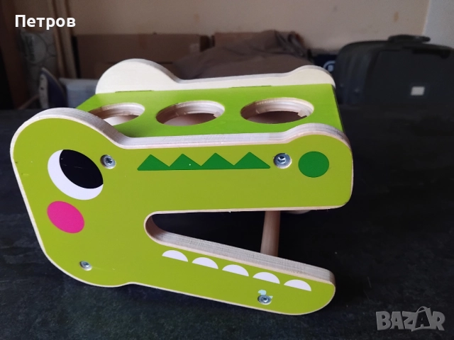 Играчка с дизайн на крокодил
