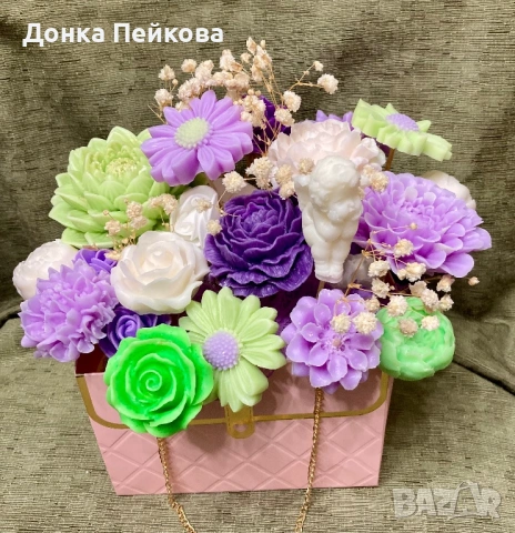 Луксозен букет от соеви  свещи в тюркоаз и бяло – ръчна изработка