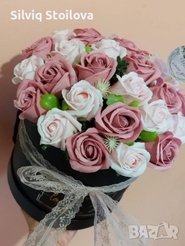 Букет със двайсет и седем сапунени рози в черна луксозна кутия , снимка 2 - Подаръци за жени - 40295463