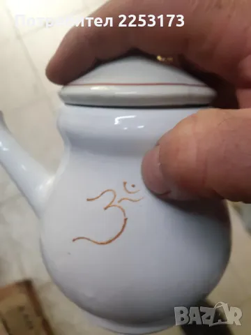 Порцеланов чайник с капак, снимка 4 - Прибори за хранене, готвене и сервиране - 47691569
