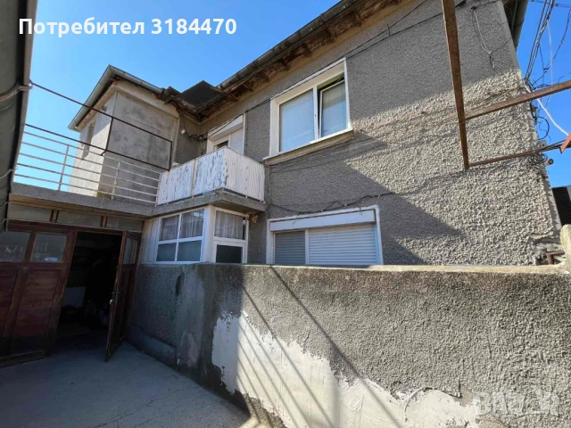  Етаж от къща за продажба в гр. Нови Пазар 