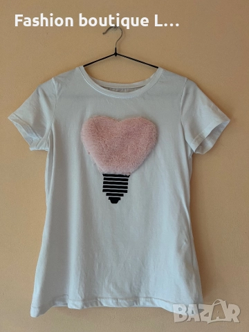 Бяла тениска с пухено розово сърце 95% памук 5% еластант S / M размер 🤍🩷🤍🩷🤍🩷🤍