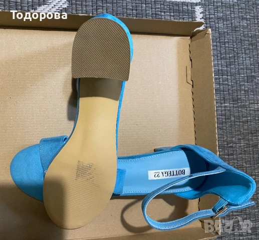 Сандали електриково синьо, затворена пета, велур, снимка 2 - Сандали - 53218838