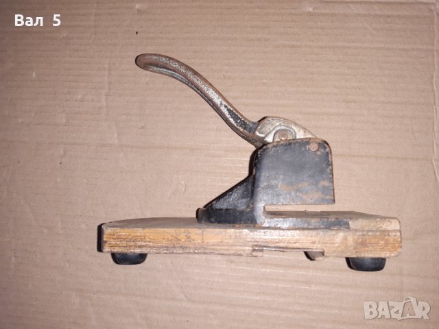 Много стар , много голям канцеларски перфоратор, снимка 3 - Антикварни и старинни предмети - 34535761