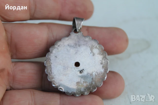 Сребърен медальон с кехлибар, снимка 2 - Колиета, медальони, синджири - 50772354