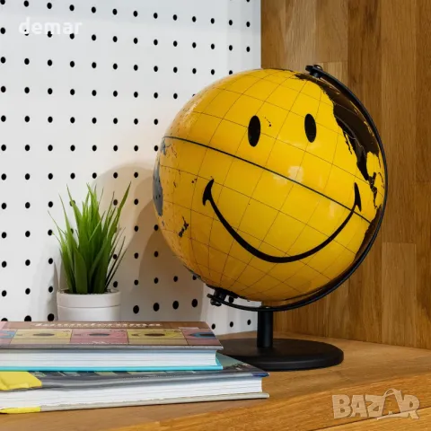 Suck UK Усмихнат глобус, Усмихнат декор за бюро, Глобус за деца, Жълто, снимка 4 - Други - 49115284