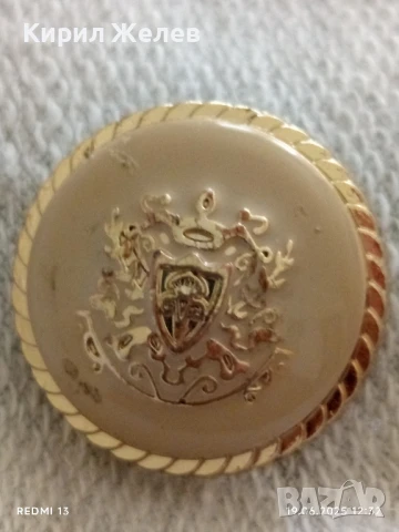 Четири стари копчета с релефен дизайн корона и герб за КОЛЕКЦИЯ ДЕКОРАЦИЯ 43849, снимка 2 - Други ценни предмети - 50723014