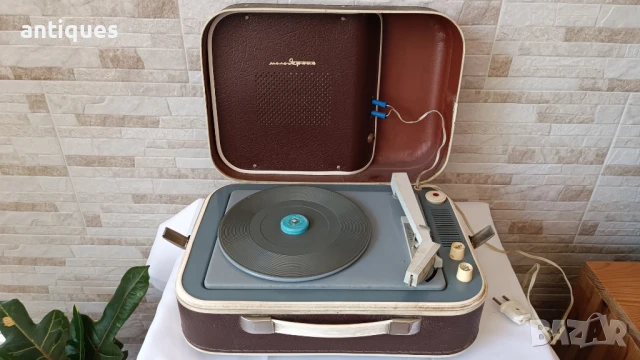 Стар лампов грамофон - Молодежный - Сделано в СССР - 1950"г., снимка 1