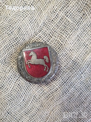 Стара кокарда с клетъчен емайл