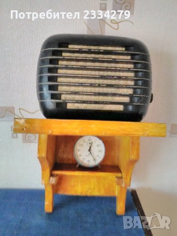 Стара поличка-етажерка за поставяне на радиоточка,часовник и други., снимка 1 - Антикварни и старинни предмети - 40556783