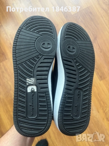 Нови мъжки кецове Champion 44 номер, снимка 4 - Маратонки - 52558907