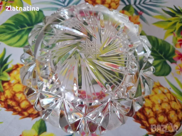 Нов кристален пепелник, снимка 2 - Антикварни и старинни предмети - 49232126